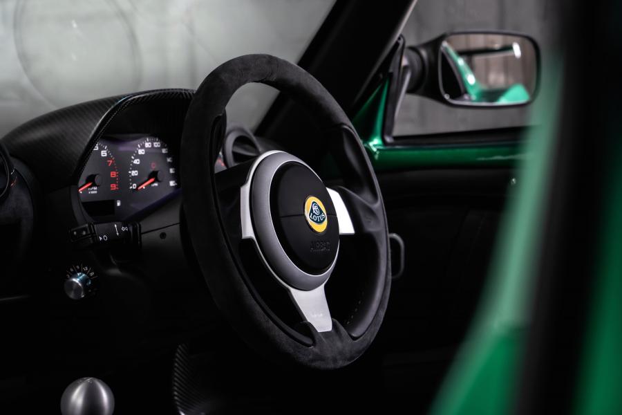 Панель приборов Lotus Exige Cup 430 2017 года  (UK) (фото 2 из 15)